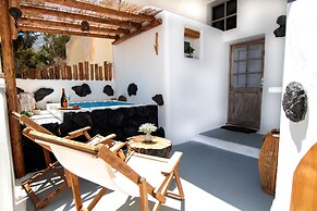 Asera Suites Near Kamari Beach