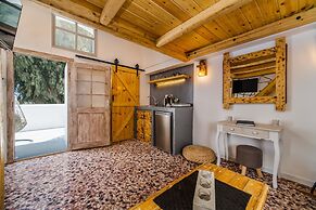 Asera Suites Near Kamari Beach