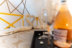 Asera Suites Near Kamari Beach