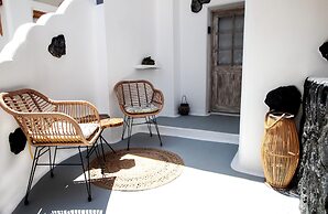 Asera Suites Near Kamari Beach