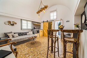 Asera Suites Near Kamari Beach