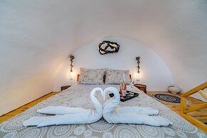 Asera Suites Near Kamari Beach