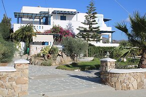 Crystal Naxos 2 Apartments at Mikri Vigla