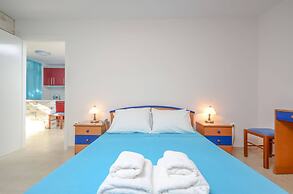 Crystal Naxos 2 Apartments at Mikri Vigla