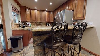 Mammoth Estates Deluxe 2 Bedroom Condos