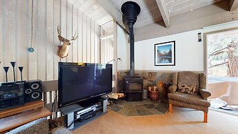 Mammoth Estates Condo - Near Village at Mammoth & Pet Friendly by RedA