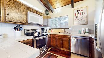 Mammoth Estates Condo - Near Village at Mammoth & Pet Friendly by RedA