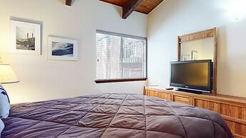 Mammoth Estates Condo - Near Village at Mammoth & Pet Friendly by RedA