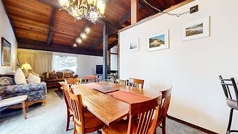 Mammoth Estates Condo - Near Village at Mammoth & Pet Friendly by RedA