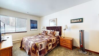 Mammoth Estates Condo - Near Village at Mammoth & Pet Friendly by RedA