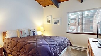 Mammoth Estates Condo - Near Village at Mammoth & Pet Friendly by RedA