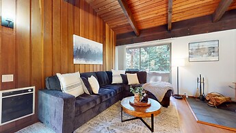Mammoth Estates Condo - Near Village at Mammoth & Pet Friendly by RedA