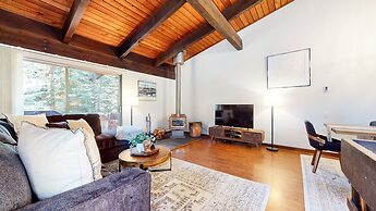 Mammoth Estates Condo - Near Village at Mammoth & Pet Friendly by RedA