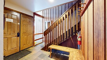 Mammoth Estates Condo - Near Village at Mammoth & Pet Friendly by RedA