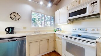 Mammoth Estates Condo - Near Village at Mammoth & Pet Friendly by RedA