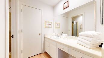 Mammoth Estates Condo - Near Village at Mammoth & Pet Friendly by RedA