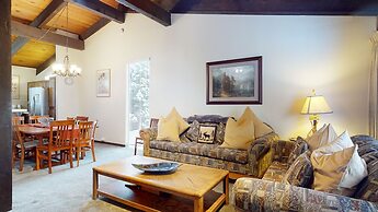 Mammoth Estates Condo - Near Village at Mammoth & Pet Friendly by RedA