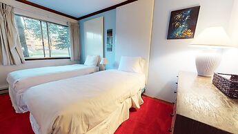 Mammoth Estates Condo - Near Village at Mammoth & Pet Friendly by RedA