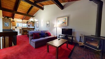Mammoth Estates Condo - Near Village at Mammoth & Pet Friendly by RedA