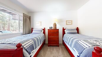 Mammoth Estates Condo - Near Village at Mammoth & Pet Friendly by RedA
