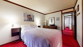 Mammoth Estates Condo - Near Village at Mammoth & Pet Friendly by RedA