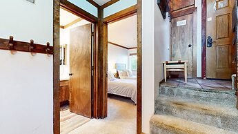Mammoth Estates Condo - Near Village at Mammoth & Pet Friendly by RedA