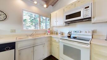 Mammoth Estates Condo - Near Village at Mammoth & Pet Friendly by RedA