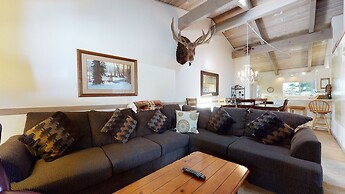 Mammoth Estates Condo - Near Village at Mammoth & Pet Friendly by RedA