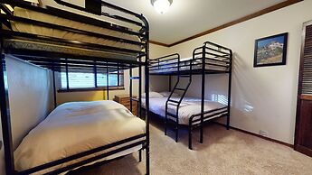 Mammoth Estates Condo - Near Village at Mammoth & Pet Friendly by RedA