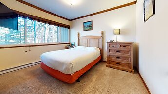 Mammoth Estates Condo - Near Village at Mammoth & Pet Friendly by RedA