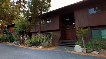 Mammoth Estates Condo - Near Village at Mammoth & Pet Friendly by RedA