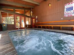 Mammoth Estates Condo - Near Village at Mammoth & Pet Friendly by RedA