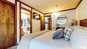 Mammoth Estates Condo - Near Village at Mammoth & Pet Friendly by RedA