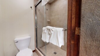 Mammoth Estates Condo - Near Village at Mammoth & Pet Friendly by RedA