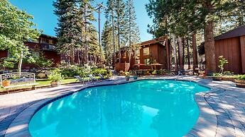Mammoth Estates Condo - Near Village at Mammoth & Pet Friendly by RedA