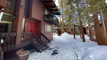 Mammoth Estates Condo - Near Village at Mammoth & Pet Friendly by RedA