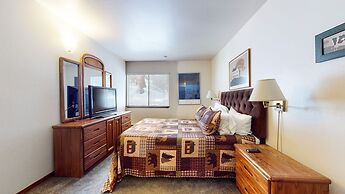 Mammoth Estates Condo - Near Village at Mammoth & Pet Friendly by RedA