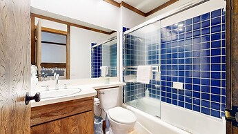 Mammoth Estates Condo - Near Village at Mammoth & Pet Friendly by RedA