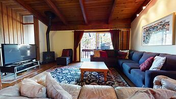 Mammoth Estates Condo - Near Village at Mammoth & Pet Friendly by RedA