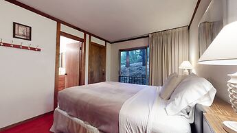 Mammoth Estates Condo - Near Village at Mammoth & Pet Friendly by RedA