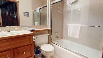 Mammoth Estates Condo - Near Village at Mammoth & Pet Friendly by RedA