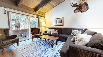 Mammoth Estates Condo - Near Village at Mammoth & Pet Friendly by RedA