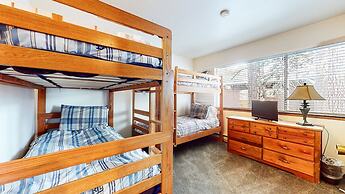 Mammoth Estates Condo - Near Village at Mammoth & Pet Friendly by RedA