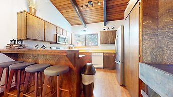 Mammoth Estates Condo - Near Village at Mammoth & Pet Friendly by RedA