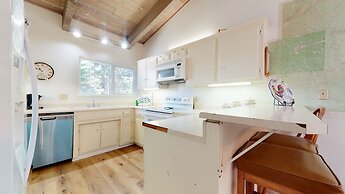 Mammoth Estates Condo - Near Village at Mammoth & Pet Friendly by RedA