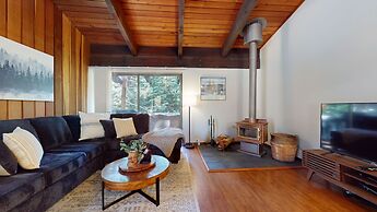 Mammoth Estates Condo - Near Village at Mammoth & Pet Friendly by RedA