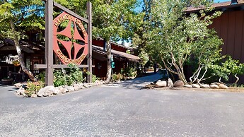 Mammoth Estates Condo - Near Village at Mammoth & Pet Friendly by RedA