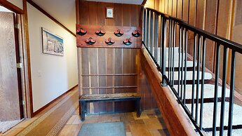 Mammoth Estates Condo - Near Village at Mammoth & Pet Friendly by RedA