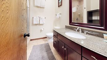 Mammoth Estates Condo - Near Village at Mammoth & Pet Friendly by RedA