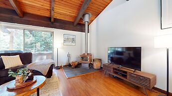 Mammoth Estates Condo - Near Village at Mammoth & Pet Friendly by RedA